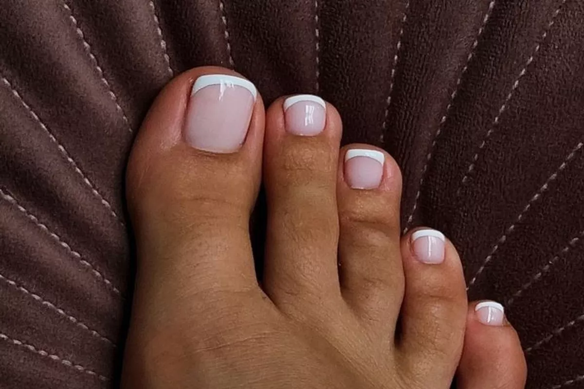 Pose de vernis semi permanent pieds