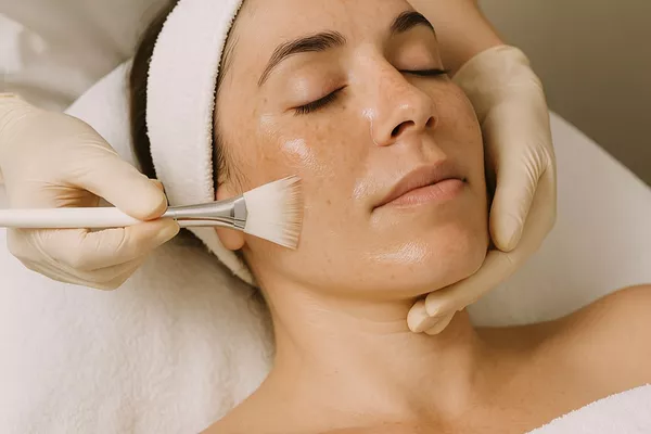 Peeling doux aux acides de fruits – Anti-taches