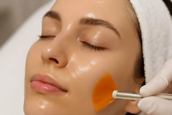 Peeling doux aux acides de fruits – Effet peau de miroir