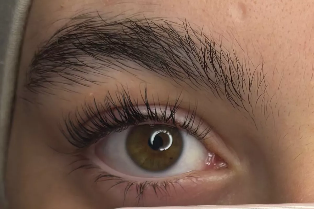 Rehaussement de cils basique avec teinture