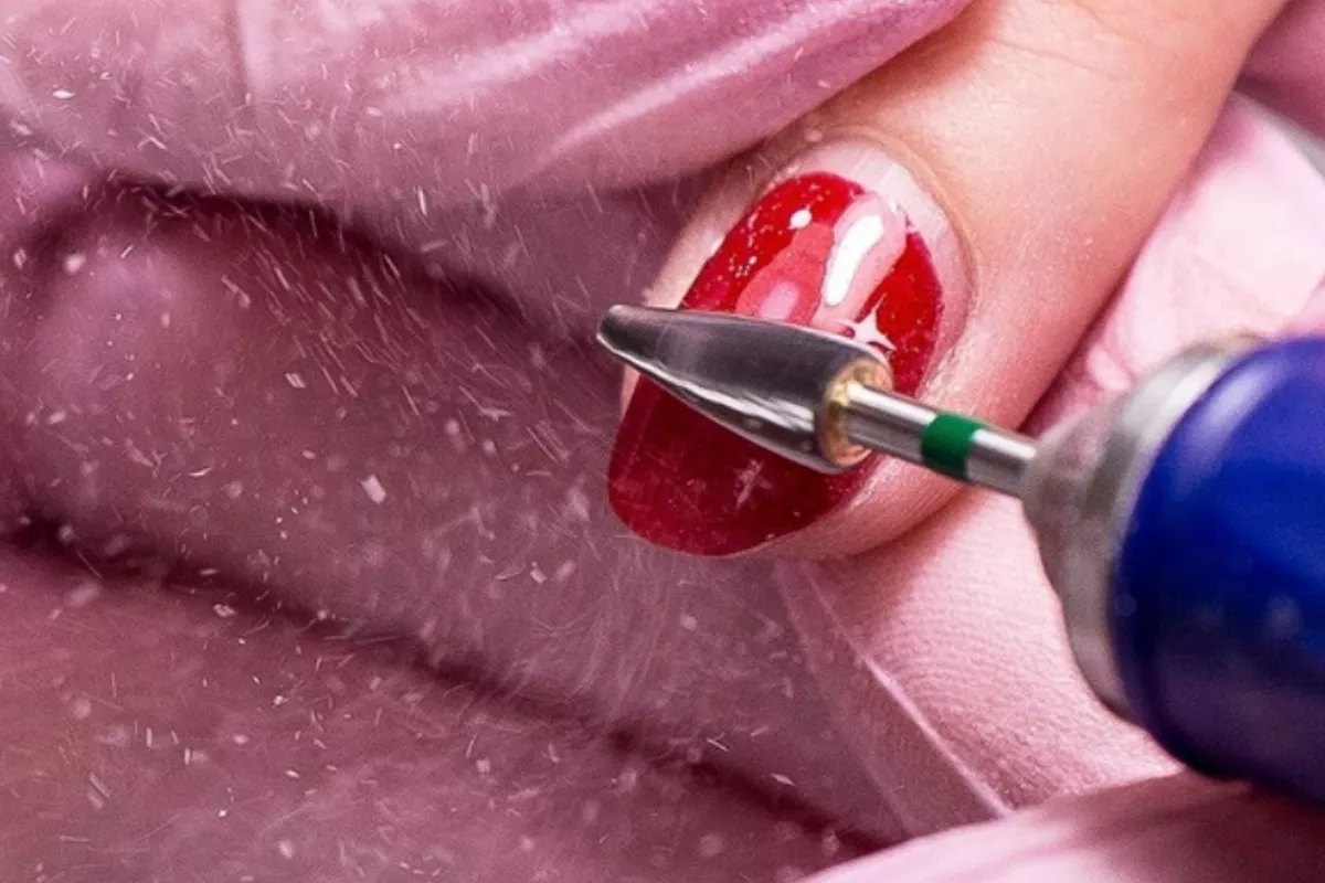 Vernis semi permanent renforcé avec dépose