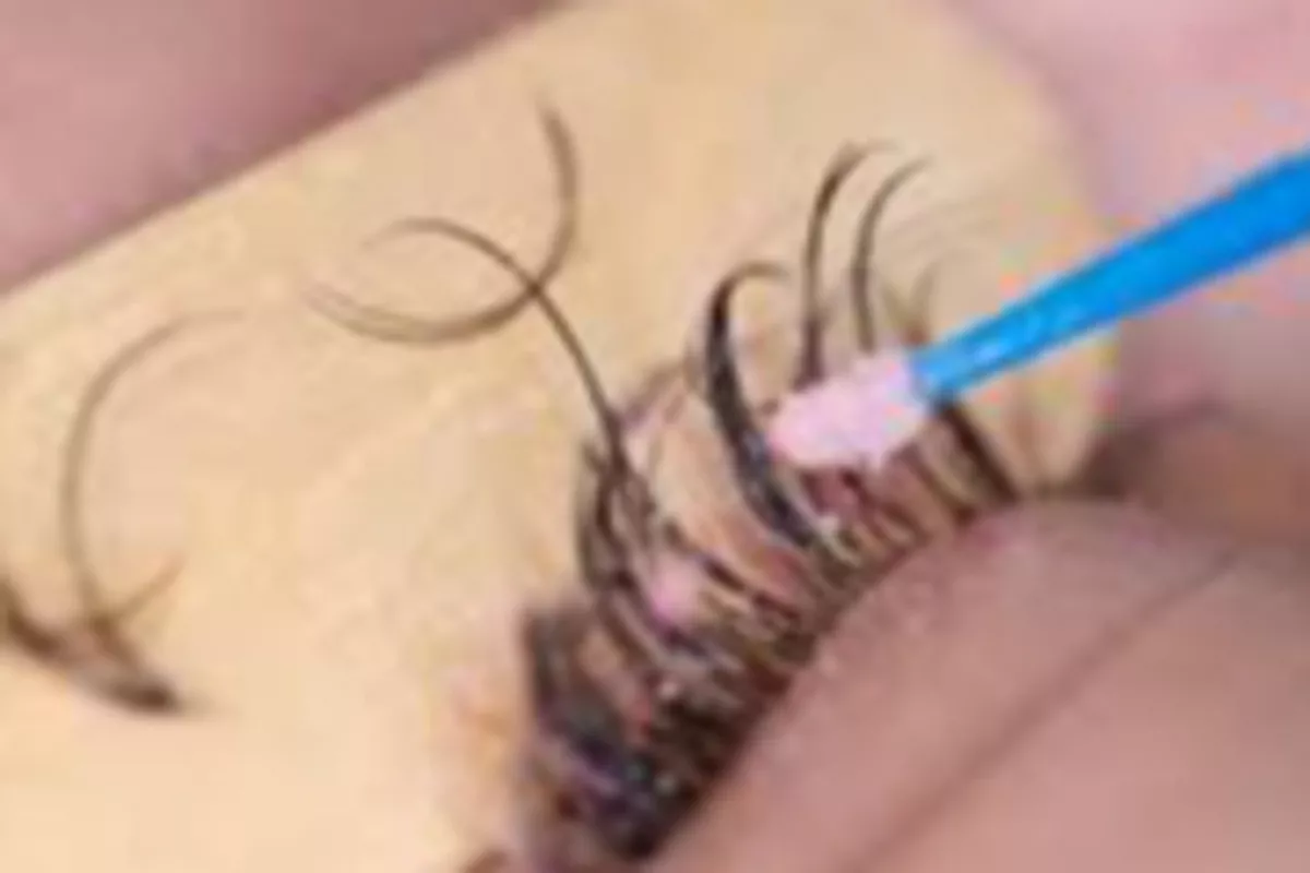 Dépose des cils de l'extérieur