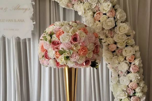 Location Grosse boule de fleurs artificielles