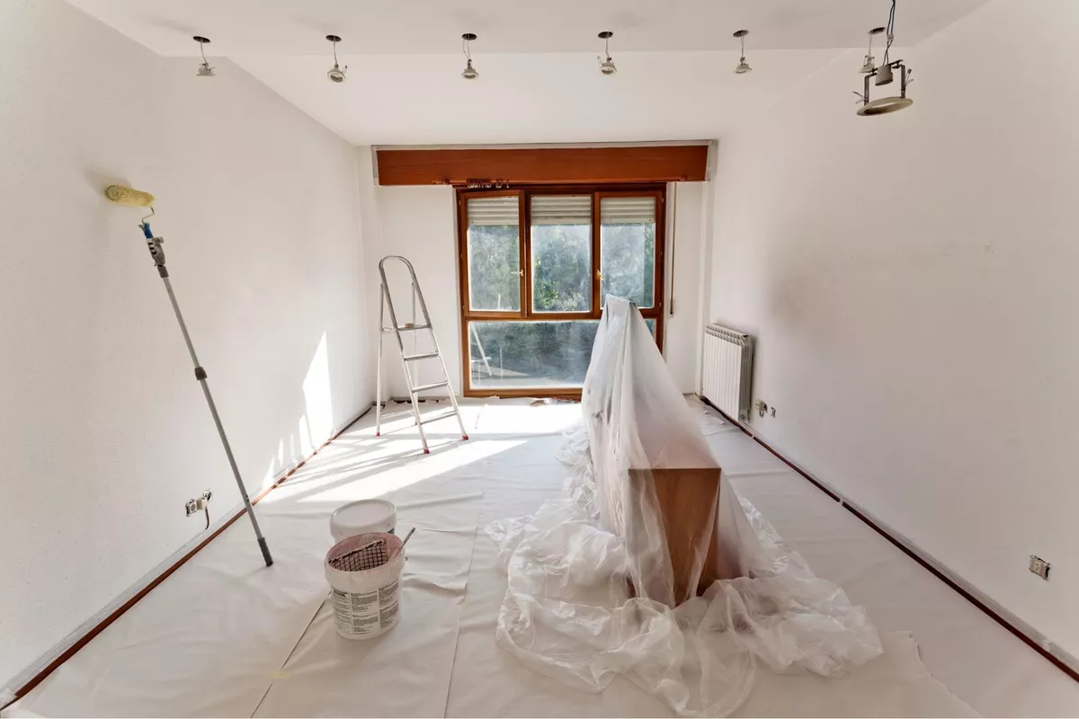 Peinture + Rénovation intérieure professionnelle (murs abîmés, plafond à refaire)