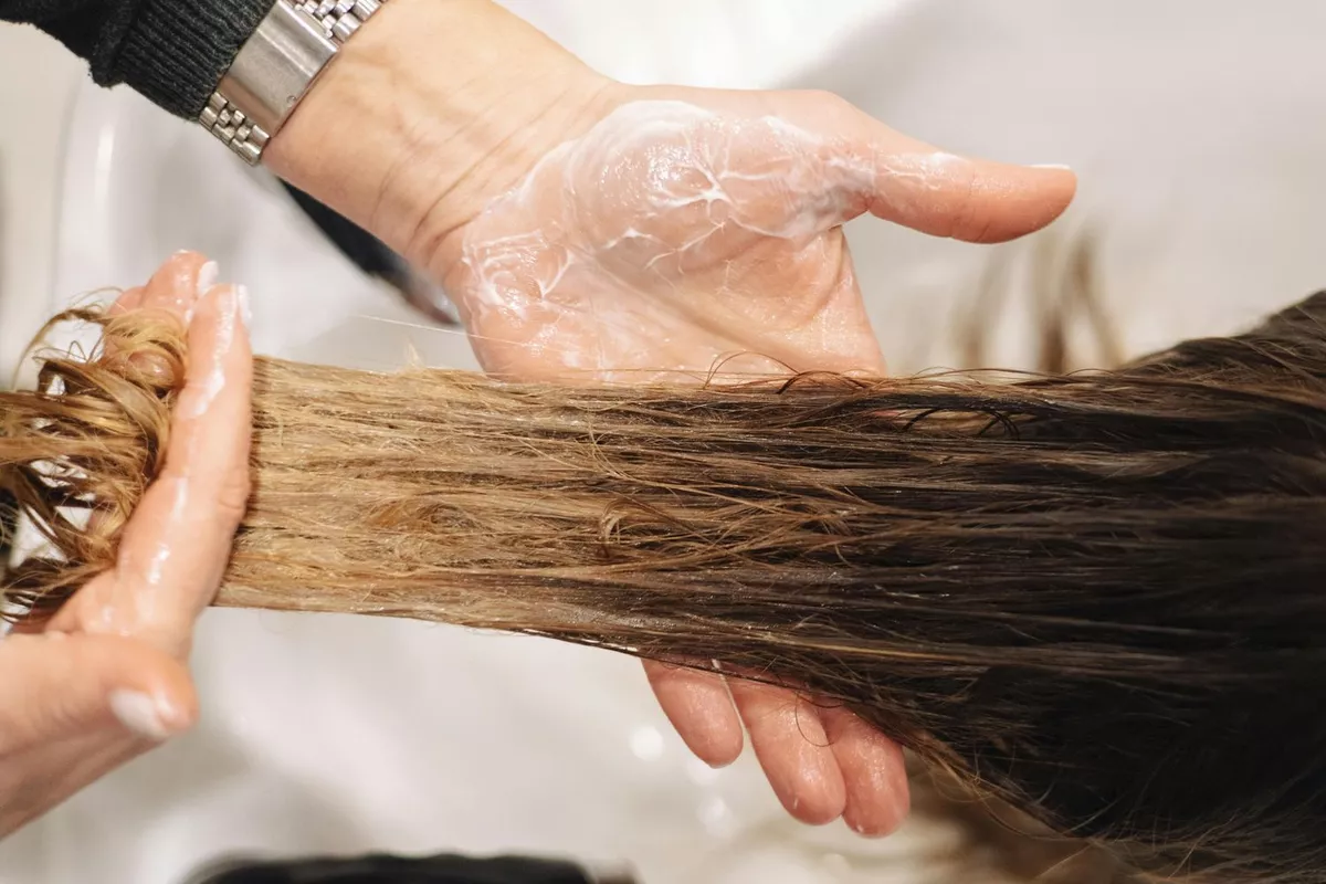 Coupe + shampoing + soin classique + coiffage