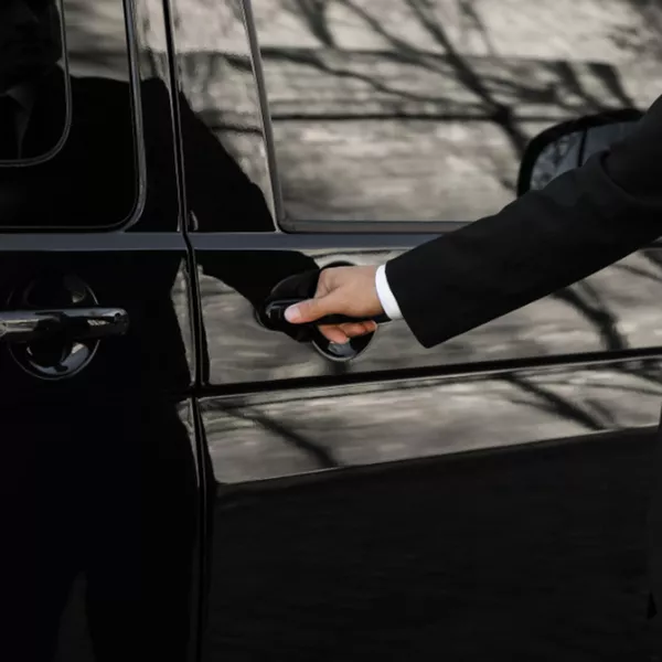 Le parcours client premium : de l’aéroport au salon professionnel, une continuité sans rupture avec chauffeur privé haut de gamme à Paris