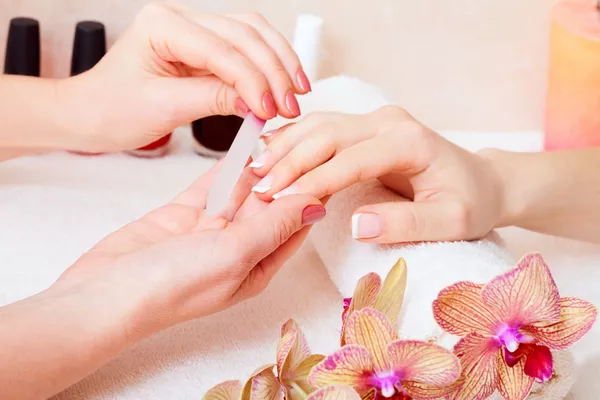 Limage, mise en forme des ongles