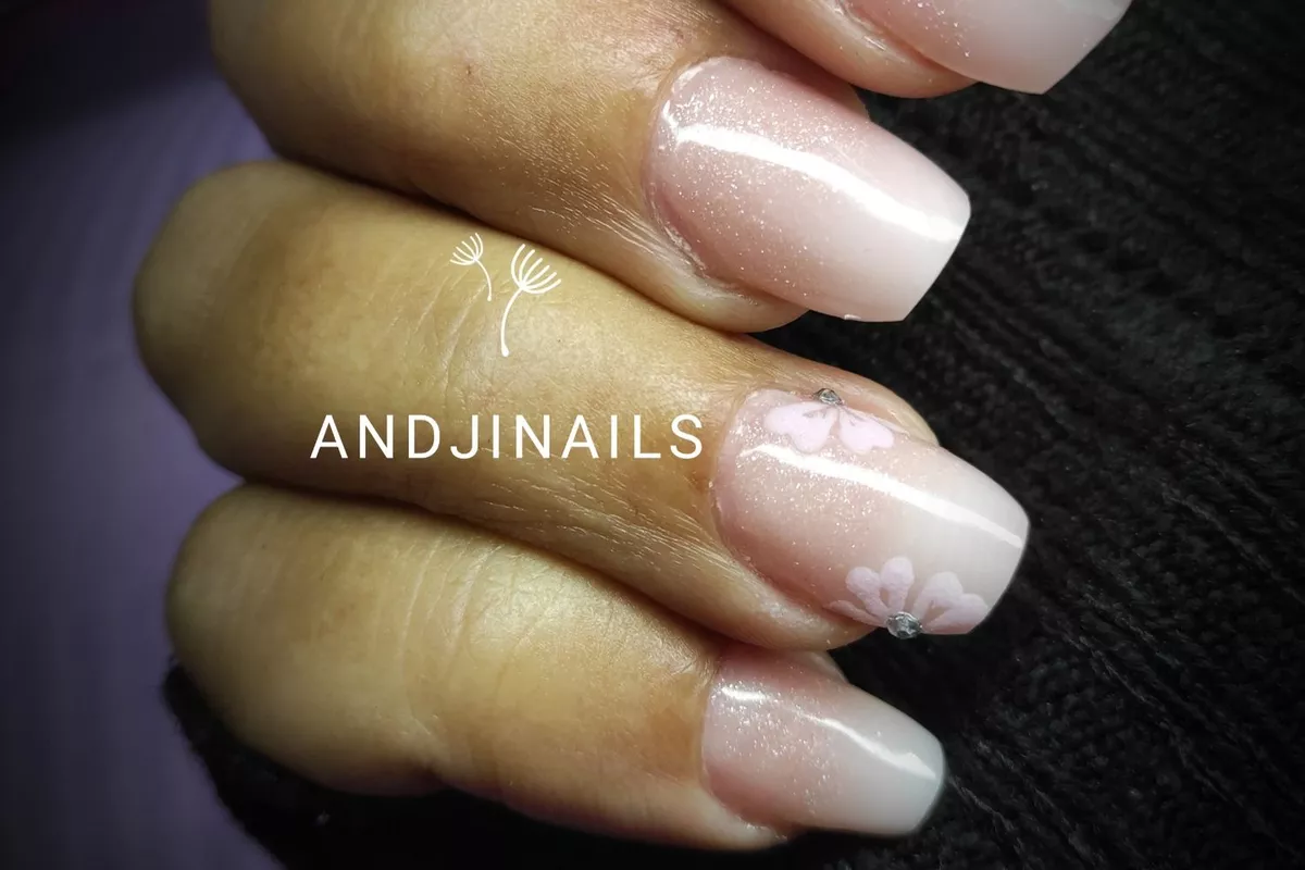 1 doigts sur chaque main : Nails art/ strass/ effet pull/...