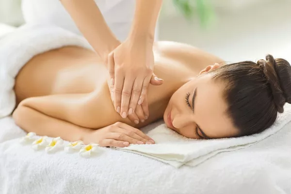 Massage tonique tout le corps – Esthéticienne RosebyBeauty