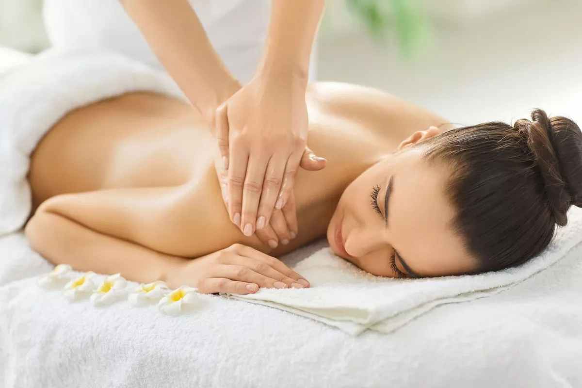 Massage tonique tout le corps – Esthéticienne RosebyBeauty