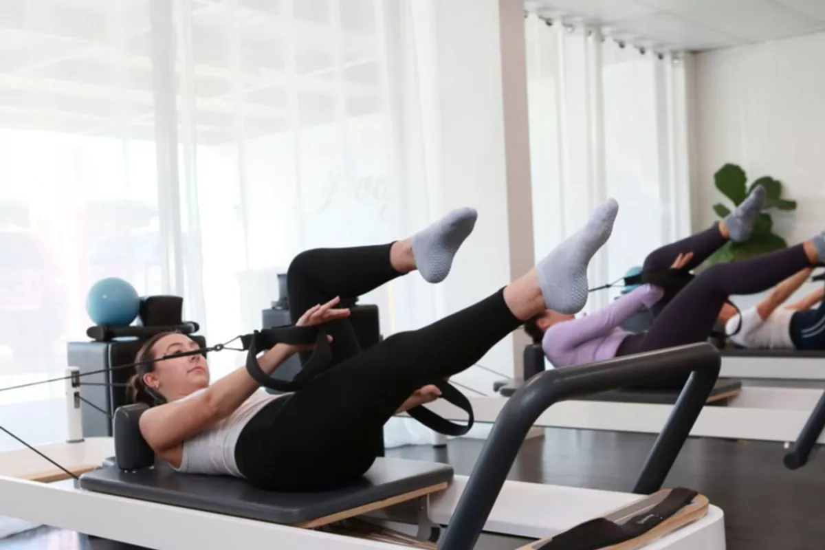 Circuit Pilates sur différentes machines en groupe
