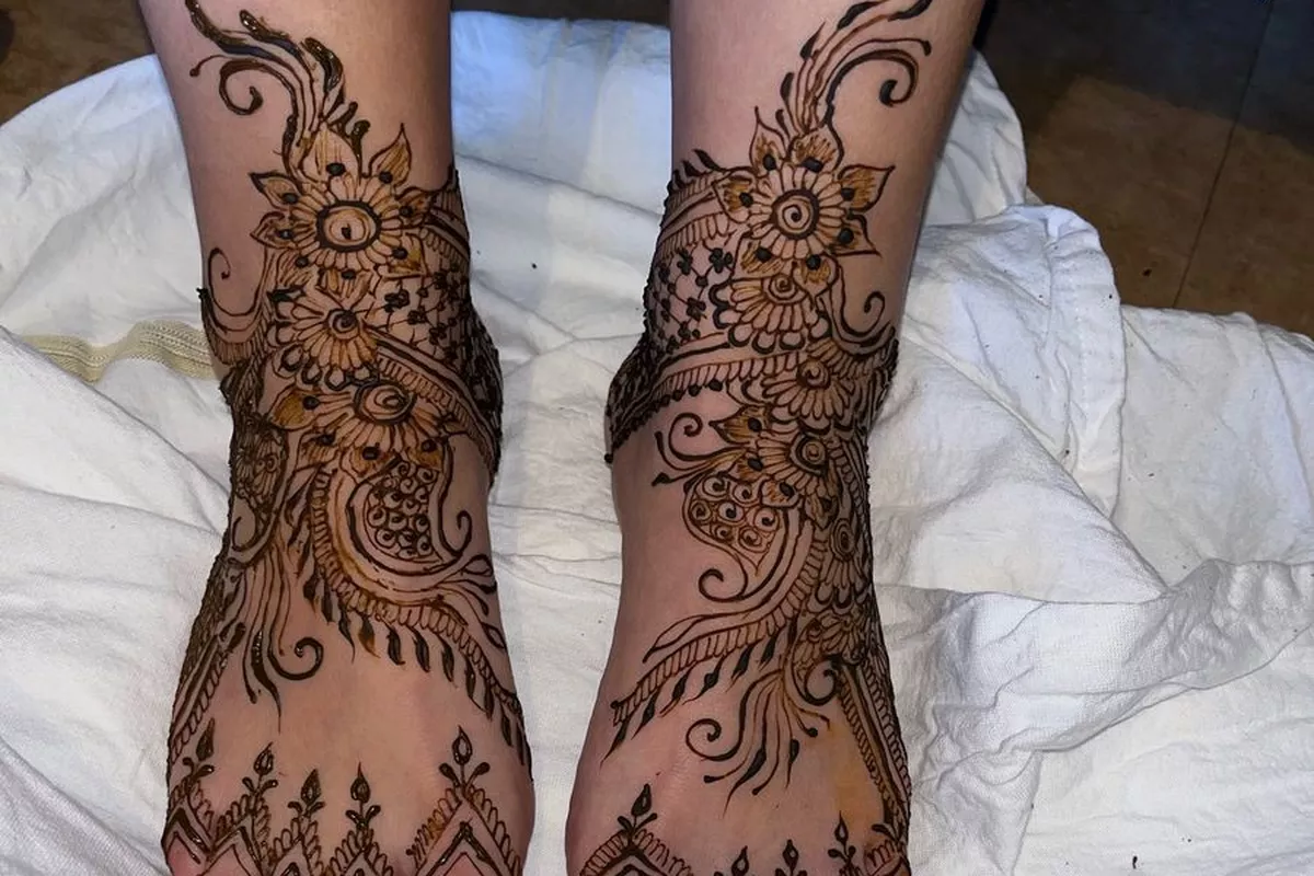 Henné pieds modèle chargé 