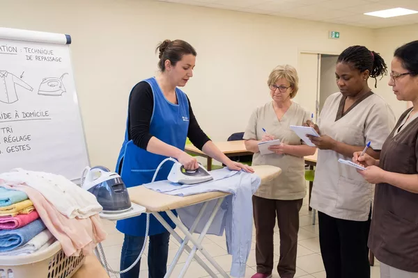 SAVOIRS DE BASES COMPETENCES CLES :  TECHNIQUE DE REPASSAGE AIDE A DOMICILE