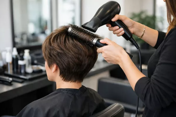 Shampoing + Brushing cheveux courts