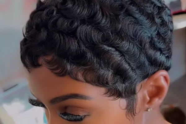 Bouclé cheveux courts Pixie bouclé