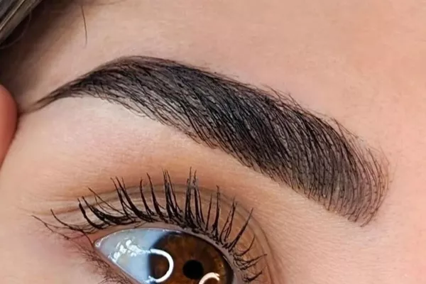 TEINTURE DE SOURCILS