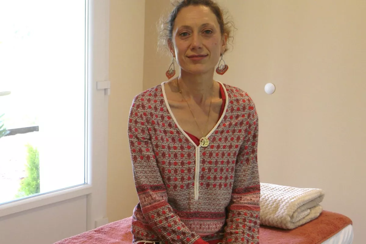 10 ATELIERS : Massage sur soi ou entre résidents ou avec la famille des résidents.