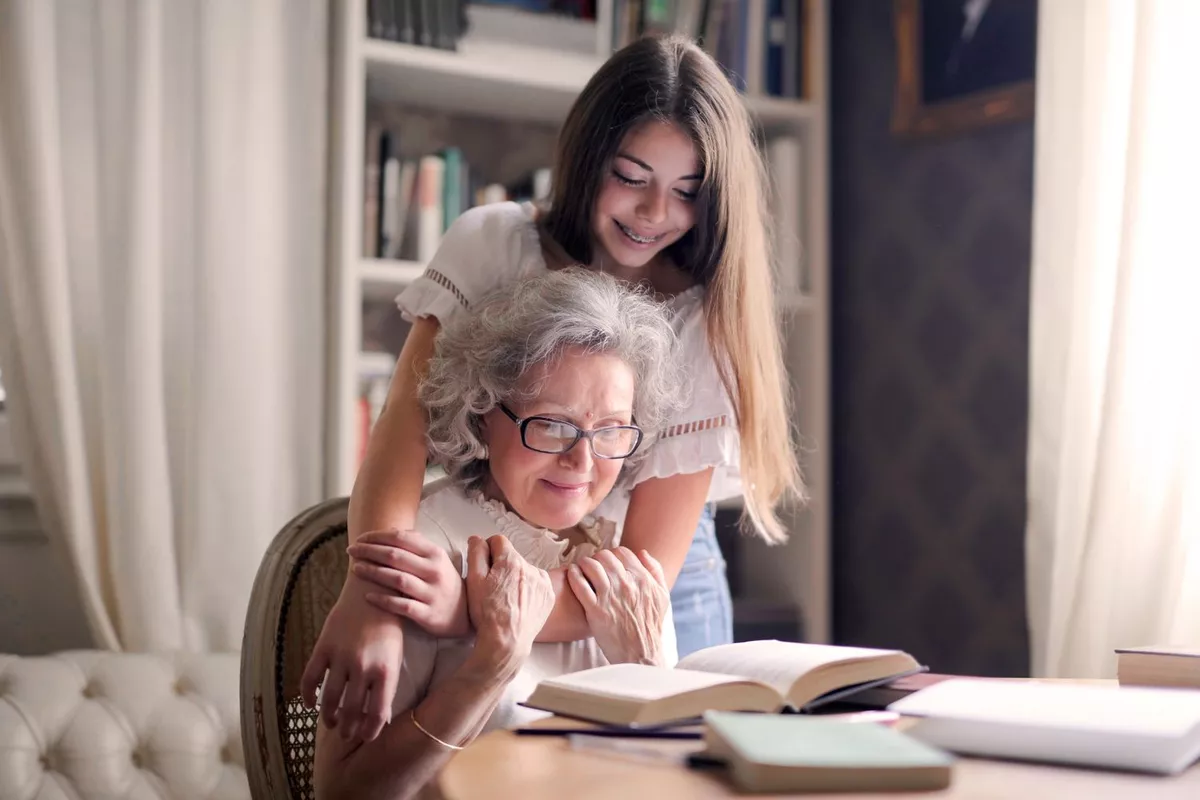 Aide à la lecture pour personnes agées – Tours et alentours