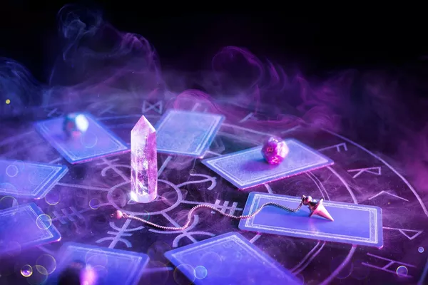 Lecture profonde – Cartes oracles, tarot et conscience