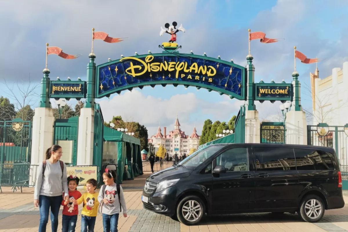 Excursion Privée “Disneyland Paris” en VTC – Journée Magique en Famille