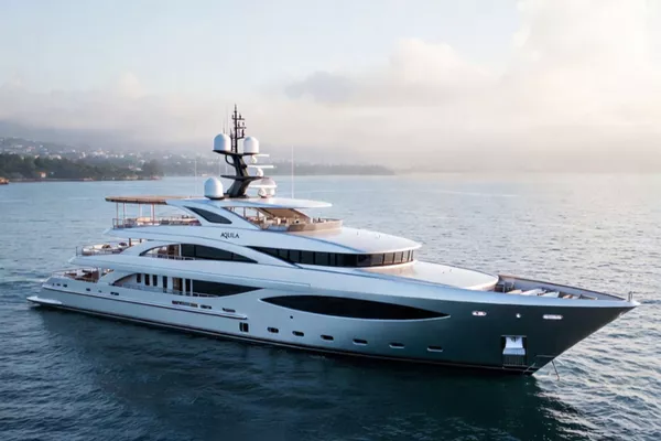 Yachts & Superyachts — Croisières & Day Charter