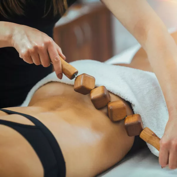 Madérothérapie avant/après : les bienfaits prouvés pour le visage et la perte de poids
