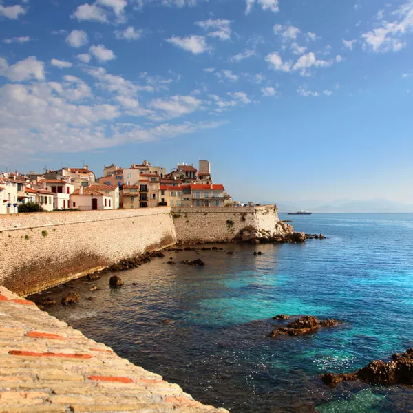 Antibes - Saint-Tropez : transport en bus, covoiturage ou croisières sur la Côte d'Azur