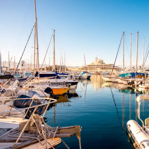 Distance Cannes Antibes : itinéraire, trajet, durée et prix pour comparer les trajets