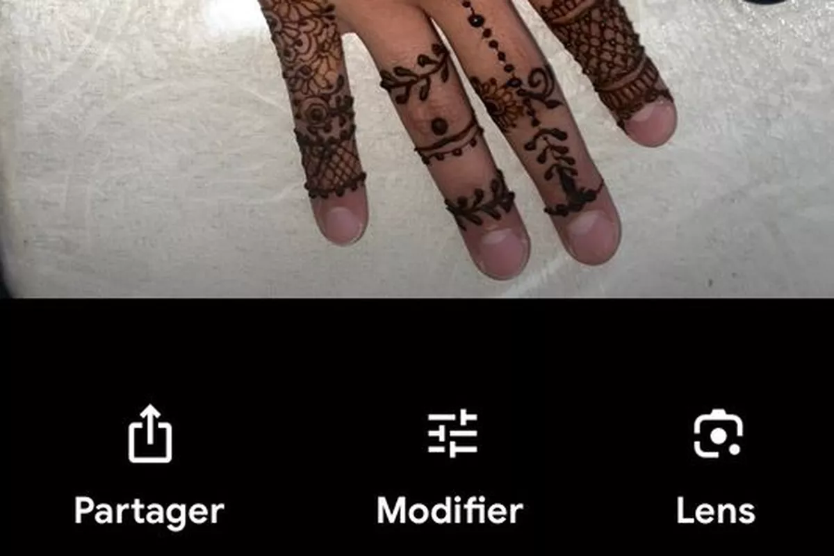 Henné main modèle chargé
