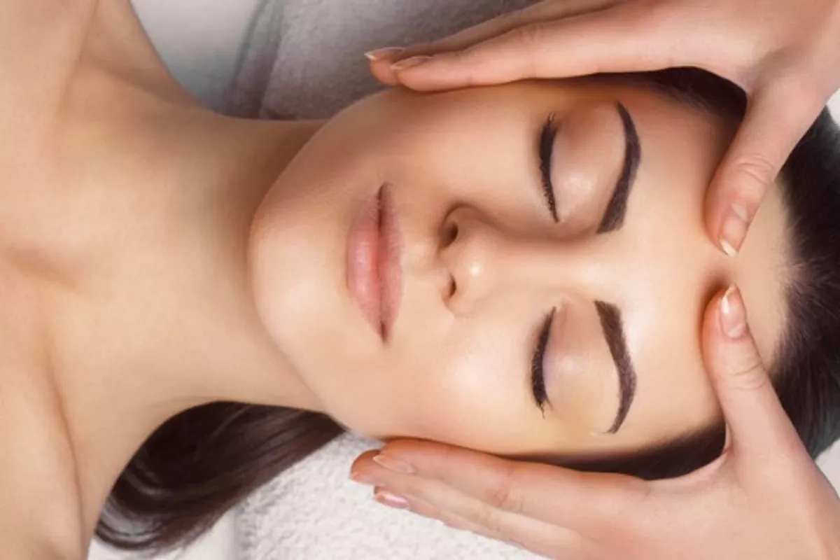 Massage liftant japonais du visage
