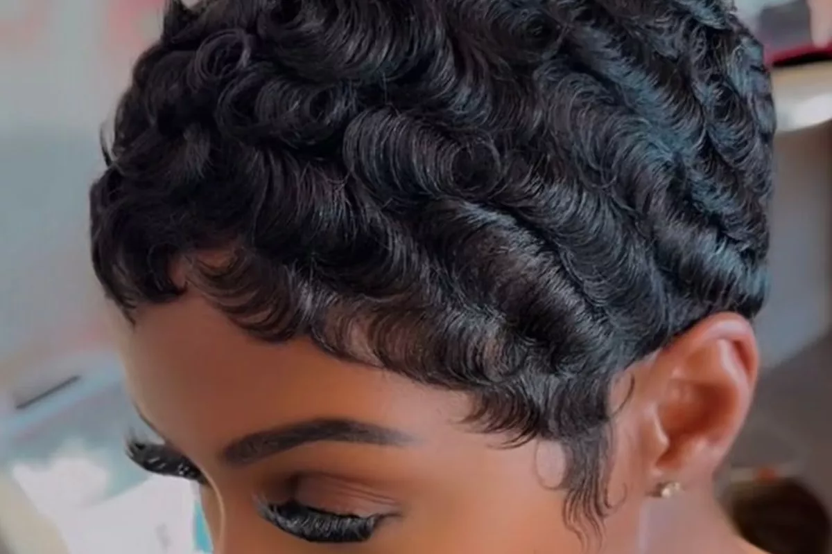 Bouclé cheveux courts Pixie bouclé