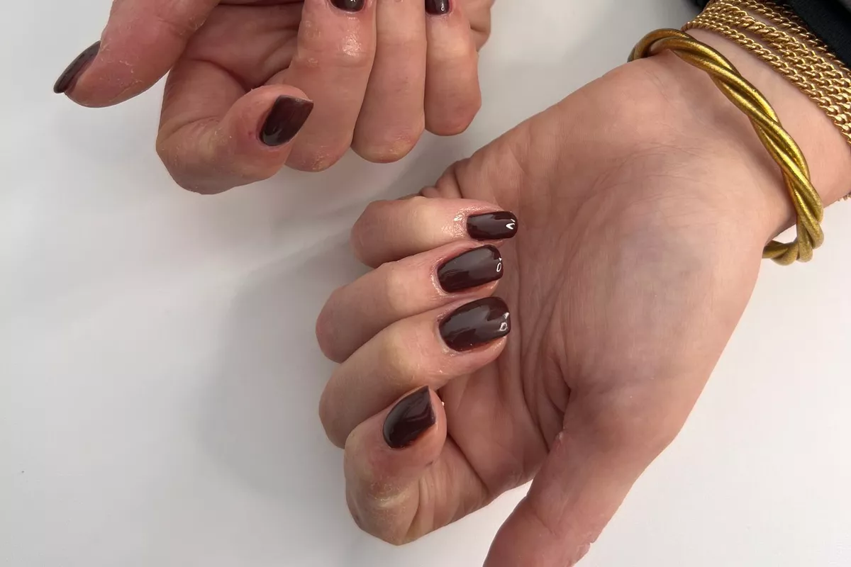 Pose vernis semi permanent uni (inclut manucure combinée)