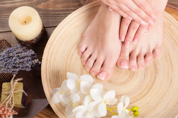 Beauté des pieds : Soin  Anti Callosités + Masque + Massage