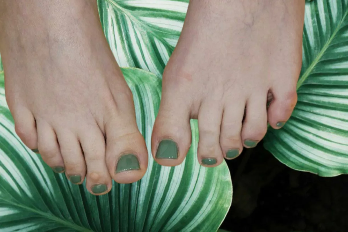 Vernis semi permanent pieds avec dépose