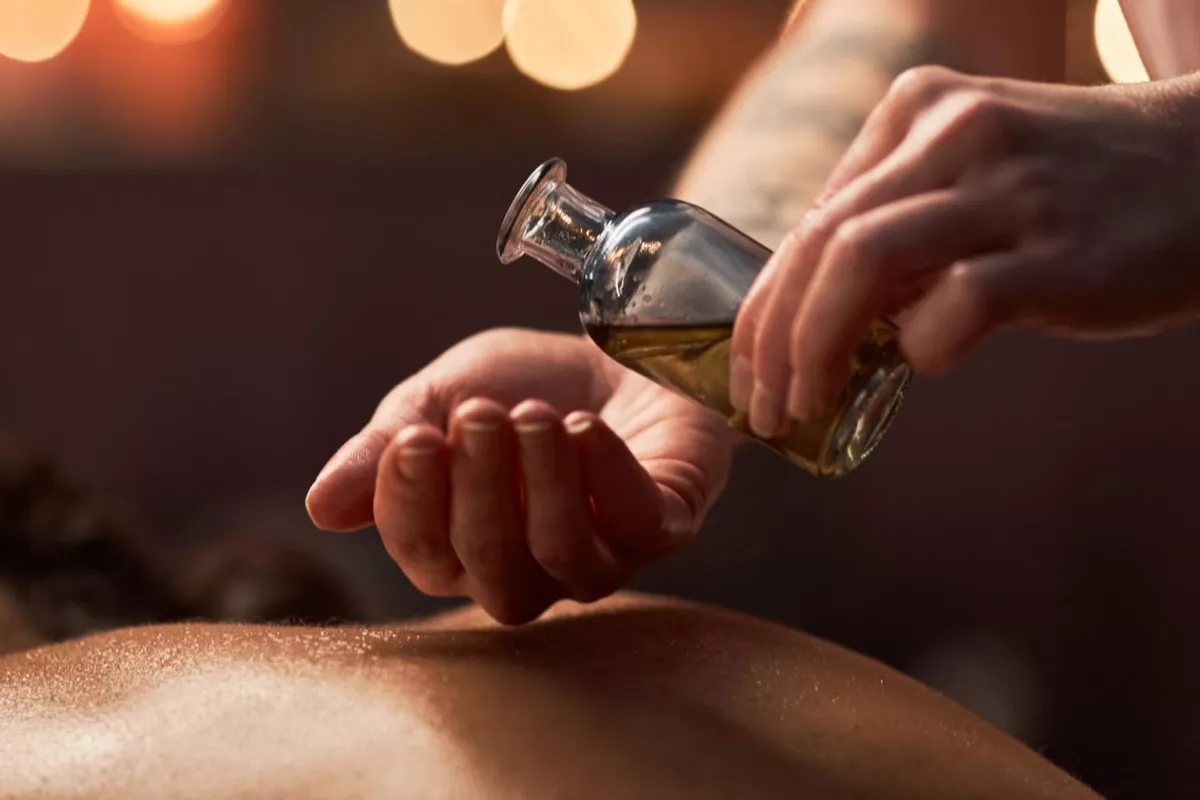 Massage EDONIS - 1H - Huile de Chanvre à la framboise - 90€
