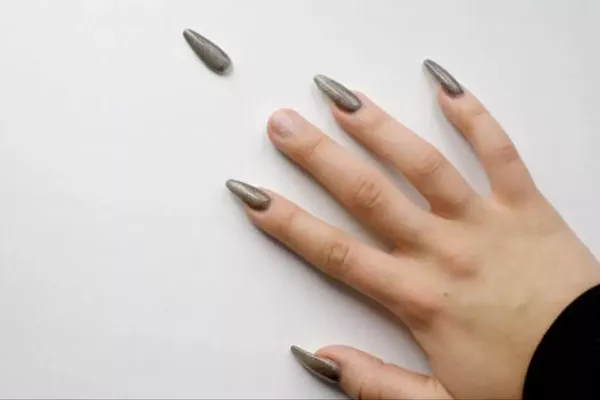 Réparation ongle cassé