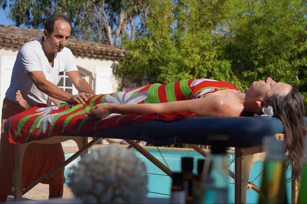 Massage Kahuna Hawaïen à Domicile sur la Côte d'Azur
