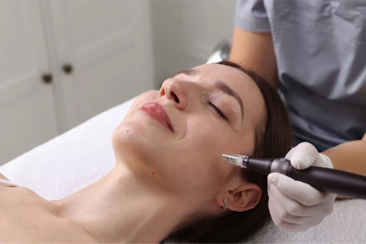 Soin Microneedling AXION® Mesoestetic® + exosomes rides ou acné + LED