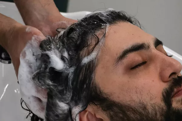 Coupe + shampoing + soin classique + coiffage