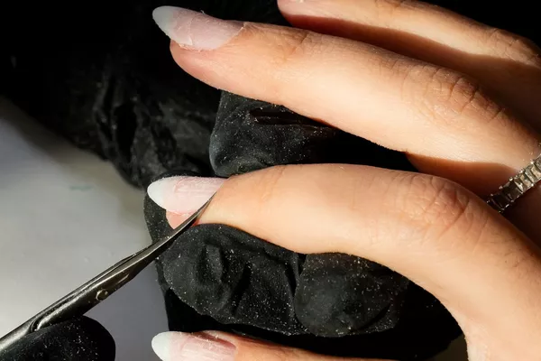 Pose de vernis semi-permanent + beauté des mains (manucure russe)