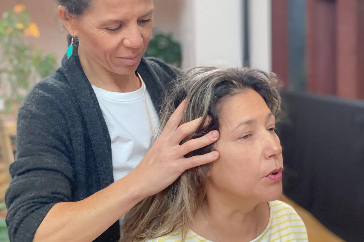 Massage découverte 2 zones au choix : visage, tête, épaules, mains, pieds, dos, bras ou jambes