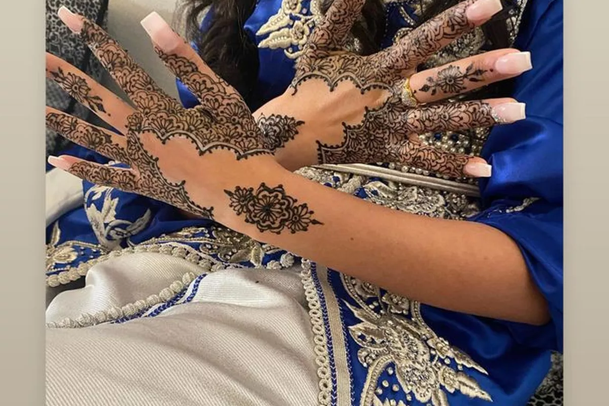 Henné mariée 2 mains(une face ) modèle mi chargé