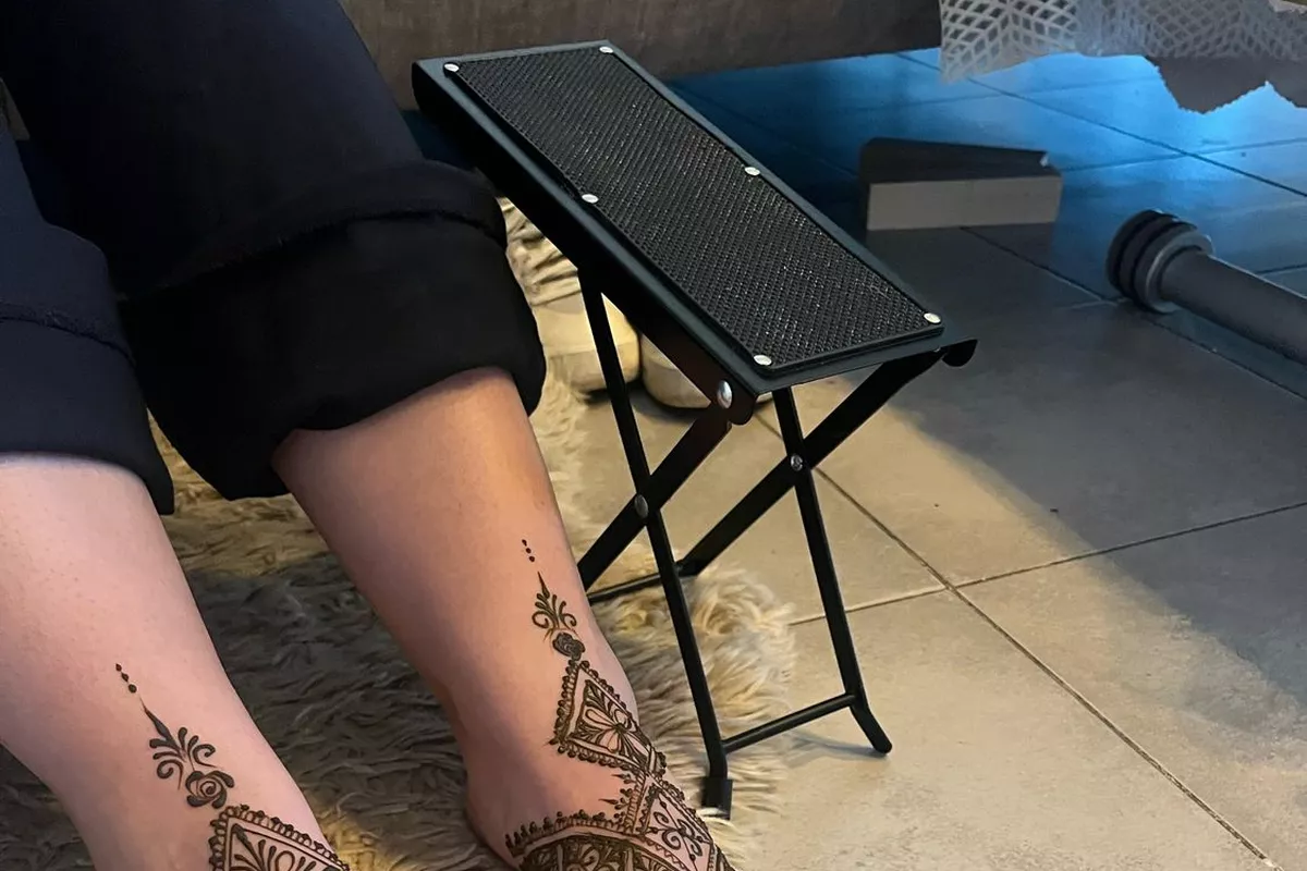 Henné pieds modèle chargé 