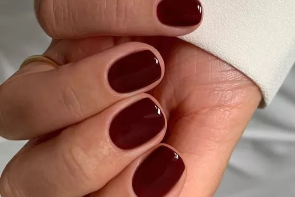 Pose de vernis semi permanent mains
