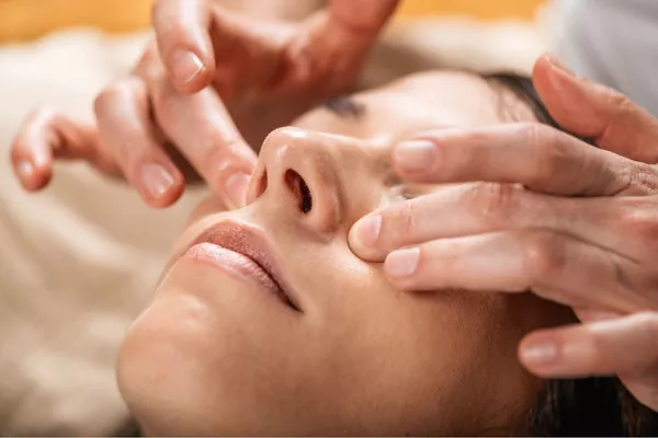 Soin Visage Nettoyant & Massage Lifting Anti-Âge