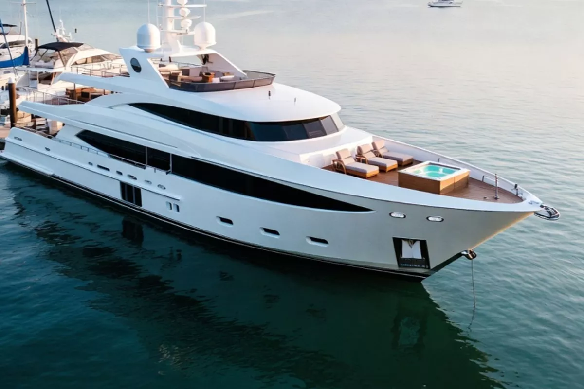 Yachts & Superyachts — Croisières & Day Charter