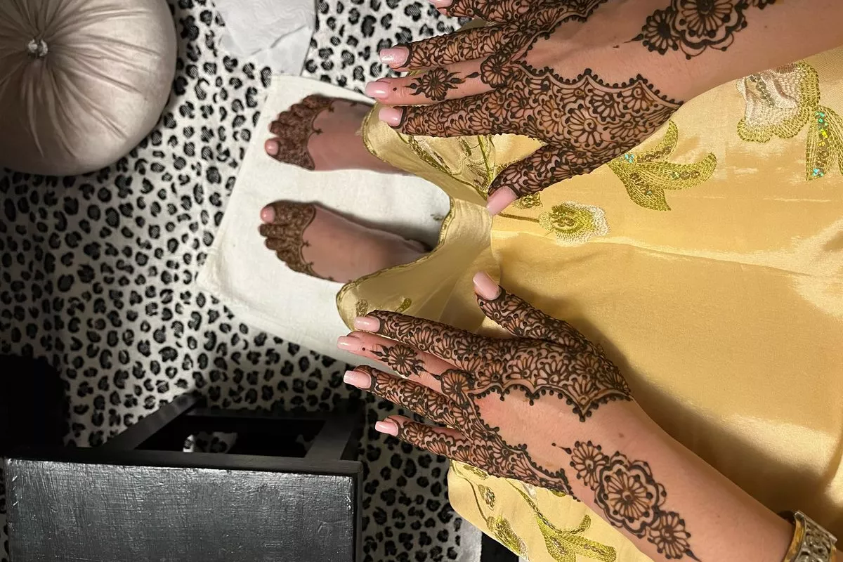 Henné mariée 2 mains(une face ) modèle mi chargé