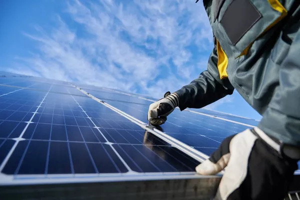 Installation anti-cyclonique à Saint-Martin : protégez vos équipements solaires