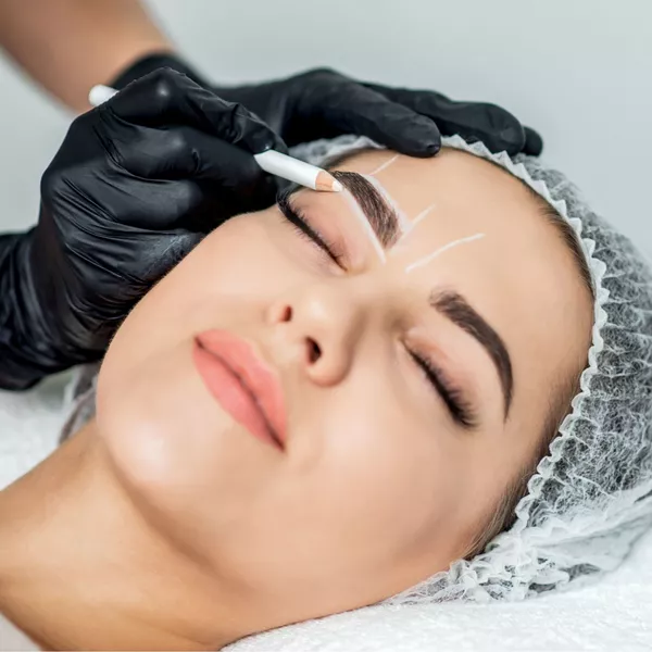 Microblading poil à poil à prix canon à Antibes : des sourcils parfaits et naturels