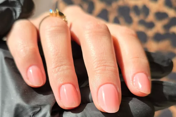Manucure russe & pose gel teinté